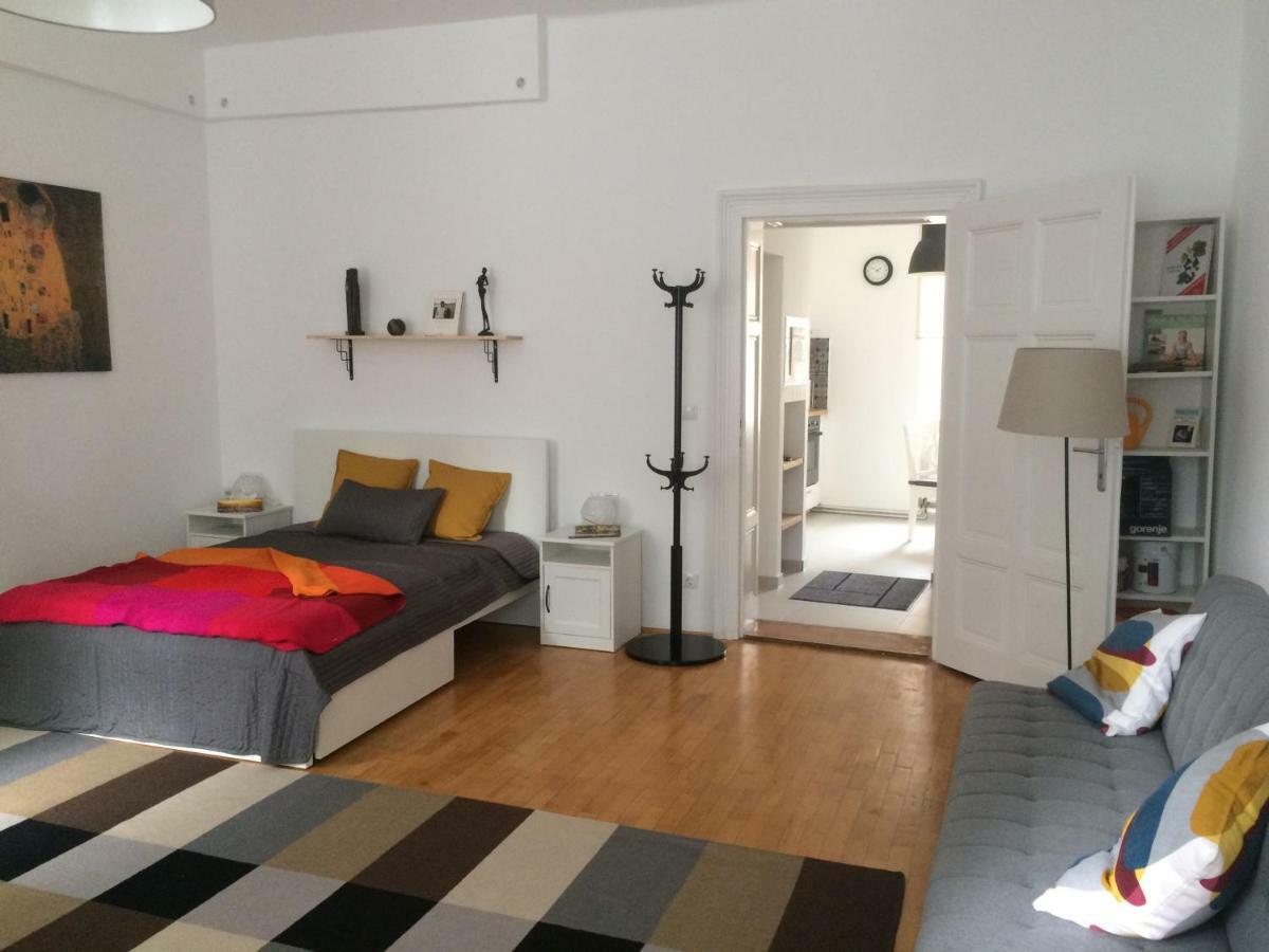 Enjoy Apartman Sopron Bagian luar foto
